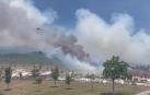 La columna de humo del incendio es visible desde toda la Cuenca de Pamplona
