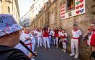 'Agur Jaunak' en honor de Miguel Saralegui, junto a la hornacina