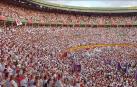 Los mozos han invadido el coso de la Monumental, como es tradición tras la última corrida