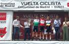 El consejero de Cultura, Turismo y Deporte de la Comunidad de Madrid, Mariano de Paco Serrano, ha entregado a Diego Uriarte el trofeo como ganador de la XXXV Vuelta Ciclista a Madrid Sub-23