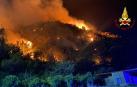 La isla de Sicilia, en el sur de Italia, fue arrasada por los incendios el martes