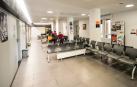 Pacientes en la sala de espera del centro de salud de Peralta