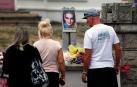 Un grupo de personas rinde tributo a la cantante Sinead O'Connor en Irlanda