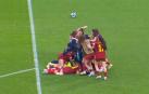 Las jugadoras de la selección sub19 se abrazan tras ganar en la tanda de penaltis