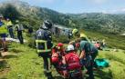 Un autobús en el que viajaban 49 personas, la mayoría de ellos niños, se salió de la vía y volcó cuando subía a los Lagos