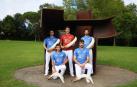 Javier Urriza, en el centro y de rojo, con los aspirantes a destronarle en Chillida Leku