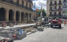 Trabajos de reparación en la plaza del Castillo de Pamplona