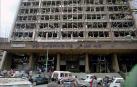 Efectos de la bomba en un edificio junto a la embajada de EE UU en Nairobi