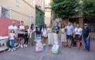 Los niños homenajeados con sus padres, responsables de la peña Moskera y representantes del Ayuntamiento de Tudela, tras la entrega del obsequio a los pequeños