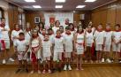 La corporación infantil, en el salón de plenos antes del cohete con la alcaldesa, Marta Ruiz de Alda, y ediles de los distintos grupos municipales