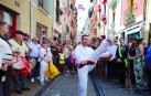 Aurresku en honor de Jesús Armañanzas, en la misma calle San Lorenzo