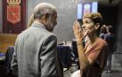 María Chivite gesticula al conversar con Fernando Domínguez en el pleno de investidura de la socialista el pasado 1 de agosto de 2019