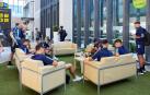 Los jugadores de Osasuna esperan en el aeropuerto de Noáin la salida de su vuelo