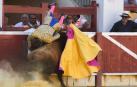El torero Manuel Díaz "El cordobés" sufre una cogida en la plaza de toros de Huesca este sábado