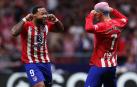 Memphis Depay y Antoine Griezmann celebran el segundo tanto del Atlético contra el Granada