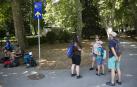 Varias personas participan en uno de los juegos en Pamplona