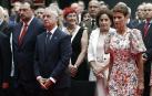 María Chivite pasa al lado del lehendakari Urkullu (en primera fila) al acceder al estrado para tomar posesión como nueva presidenta