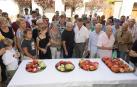 El público contempla distintos ejemplares presentados a la pasada edición del concurso del Tomate Feo de Tudela