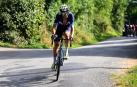 El ciclista burladés Óscar Rodríguez, con unos metros de ventaja sobre el grupo del líder