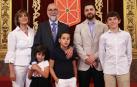 De izda a dcha: Isabel Martínez Montero (esposa), Fernando Domínguez (consejero), Jorge Ramírez Martínez (sobrino), Martín Vesga Ramírez (sobrino nieto), Julia y Daniel Domínguez Otamendi (nietos)