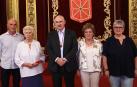 Por la izquierda: José Vicente Ayerdi Fernández de Barrena (hermano), Teresa Fernández de Barrena (madre), el consejero Jose Mª Aierdi, Idoya Olascoaga (esposa) y Teresa Ayerdi Fernández de Barrena (hermana)