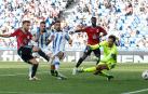 Óscar Mingueza, defensa del Celta de Vigo, dispara a puerta durante el partido ante la Real Sociedad en el Reale Arena de San Sebastián