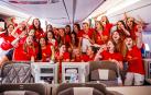 Las jugadoras de la selección española de fútbol femenino celebran su victoria en el Campeonato del Mundo dentro del avión en Doha, de camino a Madrid