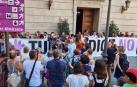 Pancarta con el lema 'Tudela dice no' ante la fachada del Ayuntamiento de la capital ribera durante la concentración
