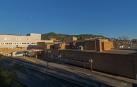 Vista del Hospital García Orcoyen, del acceso a su zona de urgencias, que estará sin pediatra al menos dos días la próxima semana
