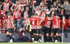 Los jugadores del Athletic celebran el gol anotado por Guruzeta