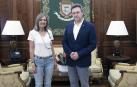 La alcaldesa de Pamplona, Cristina Ibarrola, con el Defensor del Pueblo de Navarra, Patxi Vera