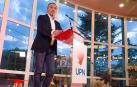 Esparza se dirige al público durante su discurso en Cadreita