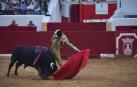 Valentín Hoyos torea al natural al novillo “Teniente-54” que fue premiado con la vuelta al ruedo y al que cortaría las dos orejas