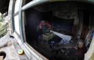 Tras el requerimiento del Ayuntamiento de Pamplona y del Gobierno de Navarra este martes comenzó la demolición de uno de los inmuebles en la estación de Renfe donde dormían nueve personas