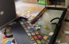 Interior de la oficina de Correos dañada por un novillo en Cintruénigo