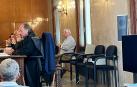 A la derecha, sentado tras los abogados y el fiscal, el anciano que mató a un ladrón que asaltó su casa en Porreres en 2018