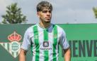 El nuevo jugador del Real Betis Ez Abde, posa durante su presentación este jueves en Sevilla