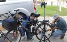 Asistentes resolvieron dudas y trabas de sus bicicletas en la Plaza del Castillo