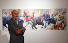 El arquitecto y ahora pintor José María Ordeig Corsini, delante de dos tablas de acrílico que componen el conjunto de ‘El encierro’