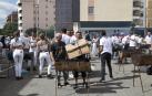 Fuego, leña, brasas, barbacoas y costillas. La Plaza de El Ferial de Huarte acogió este lunes, 18 de septiembre, la tradicional costillada popular en el marco de las fiestas patronales de la localidad