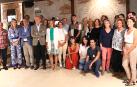 Profesores de medio centenar de centros educativos acudieron ayer a conocer las novedades de las nuevas visitas de Taberna. En primera fila, el cuarto por la izquierda, el CEO de Monbake, Aurelio Antuña. A su derecha, Cristina Ibarrola (alcaldesa de Pamplona) y a su izquierda, el director general de Educación, Gil Sevillano