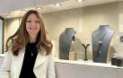 La bisnieta del fundador de la casa Fabergé, junto a las piezas inspiradas en la popular saga 'Juego de Tronos'