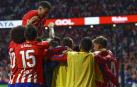Los jugadores del Atlético de Madrid celebran uno de los tantos del encuentro