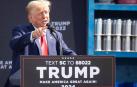 Trump afirma en un acto de campaña que quiere comprarse un arma, pese a que lo tiene prohibido