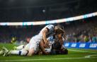 Robin Le Normand y Martin Zubimendi de la Real Sociedad celebran uno de los goles del partido ante el Athletic