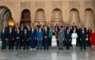 Los Reyes de España, Felipe (7d) y Letizia (6d), reciben a los mandatarios europeos en su visita al Patio de los Leones de la Alhambra dentro de la III Cumbre de la Comunidad Política Europea (CPE), este jueves en Granada