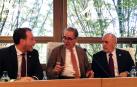 El rector de la UPNA, Ramón Gonzalo, el ministro de Universidades, Joan Subirats, y el consejero de Universidad, Innovación y Transformación Digital del Gobierno de Navarra, Juan Cruz Cigudosa