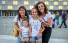 Seguidores de Hombres G llenaron de color las inmediaciones del pabellón Navarra Arena antes del inicio del concierto del grupo