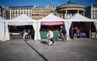 Fotos de la Feria del producto local en la plaza del Castillo de Pamplona. /