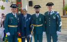 De izda. a dcha.: Fernando Carrillo, nuevo capitán jefe de la Guardia Civil de Tudela, junto al ex miembro del cuerpo homenajeado ayer, Víctor Rodrigo, y a los agentes condecorados Alberto Bravo y Sergio Recio